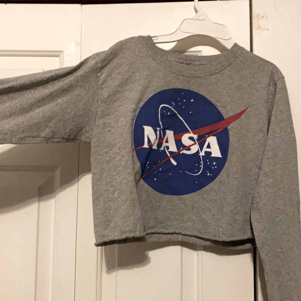 Long sleeve crop shirt, gray with nasa logo,